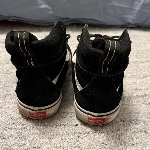 Vans MTE Black and White High-Top Sneakers (winterized) - Picture 3 of 5